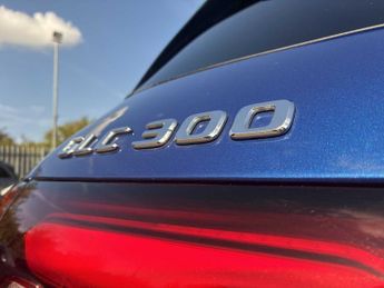 MERCEDES-BENZ GLC Glc 300 4Matic Amg Line 5Dr 9G-Tronic
