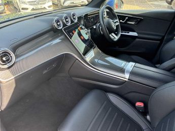 MERCEDES-BENZ GLC Glc 300 4Matic Amg Line 5Dr 9G-Tronic