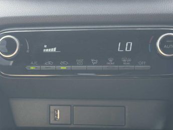TOYOTA YARIS 1.5 Hybrid Design 5Dr Cvt