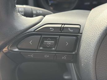 TOYOTA YARIS 1.5 Hybrid Design 5Dr Cvt