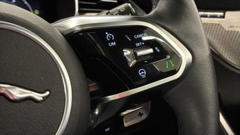 JAGUAR F-PACE 2.0 D200 R-Dynamic Se Black 5Dr Auto Awd