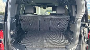 LAND ROVER DEFENDER 3.0 D300 X-Dynamic S 110 5Dr Auto [7 Seat]