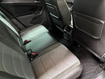VOLKSWAGEN TIGUAN 2.0 Tdi R-Line Tech Suv 5Dr Diesel Dsg Euro 6 (S/S) (150 Ps)