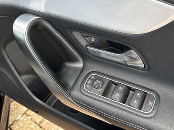 MERCEDES-BENZ CLA Cla 200 Amg Line Executive 5Dr Tip Auto