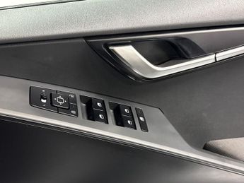 KIA NIRO Niro 150Kw 2 Nav 65Kwh 5Dr Auto Estate