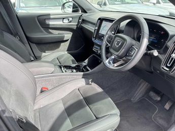 VOLVO XC40 2.0 B3P Plus Dark 5Dr Auto