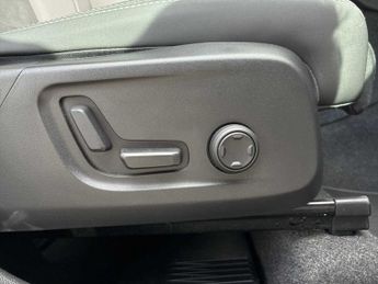 VOLVO XC40 2.0 B3P Plus Dark 5Dr Auto