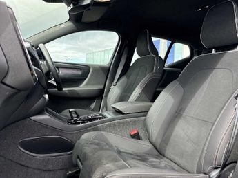 VOLVO XC40 2.0 B3P Plus Dark 5Dr Auto