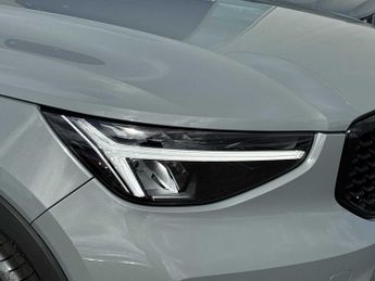 VOLVO XC40 2.0 B3P Plus Dark 5Dr Auto