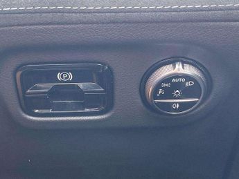 MERCEDES-BENZ EQE Eqe 300 180Kw Amg Line Premium 89Kwh 4Dr Auto