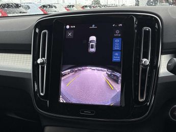 VOLVO XC40 2.0 B3P Plus Dark 5Dr Auto