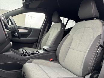 VOLVO XC40 2.0 B3P Plus Dark 5Dr Auto