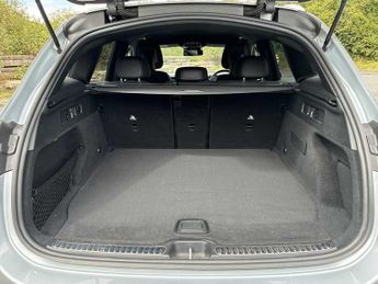 MERCEDES-BENZ GLC Glc 300 4Matic Amg Line 5Dr 9G-Tronic