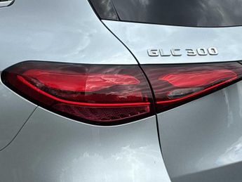 MERCEDES-BENZ GLC Glc 300 4Matic Amg Line 5Dr 9G-Tronic