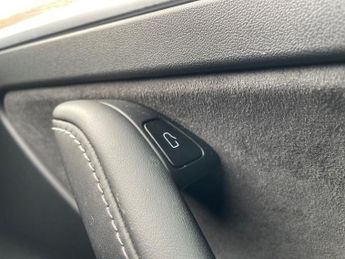 TESLA MODEL 3 (Dual Motor) Long Range Saloon 4Dr Electric Auto 4Wde (346 Ps)