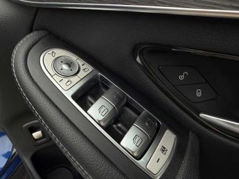 MERCEDES-BENZ GLC Glc 300 4Matic Amg Line Premium 5Dr 9G-Tronic