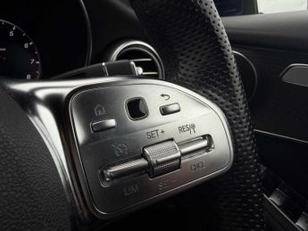 MERCEDES-BENZ GLC Glc 300 4Matic Amg Line Premium 5Dr 9G-Tronic