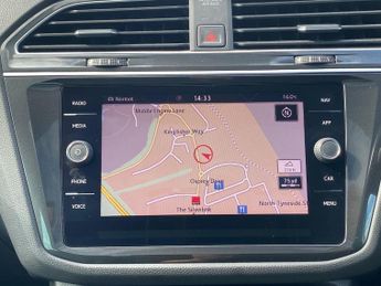 VOLKSWAGEN TIGUAN 2.0 Tdi R-Line Suv 5Dr Diesel Dsg 4Motion Euro 6 (S/S) (150 Ps)