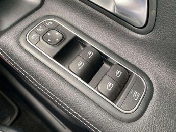 MERCEDES-BENZ CLA Cla 180 Amg Line Premium Plus 4Dr Tip Auto