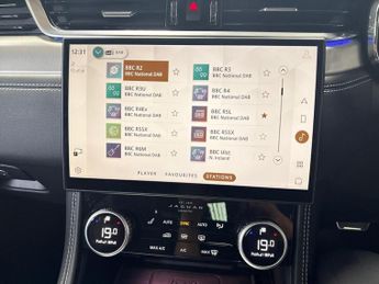 JAGUAR F-PACE 2.0 P400E 19.3Kwh R-Dynamic Se Black Suv 5Dr Petrol Plug-In Hybr