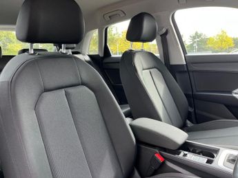 AUDI Q3 1.5 Tfsi Cod 35 Technik Suv 5Dr Petrol S Tronic Euro 6 (S/S) (15