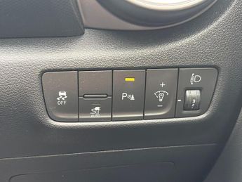 HYUNDAI KONA 64Kwh Premium Suv 5Dr Electric Auto (10.5Kw Charger) (204 Ps)