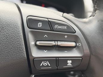 HYUNDAI KONA 64Kwh Premium Suv 5Dr Electric Auto (10.5Kw Charger) (204 Ps)