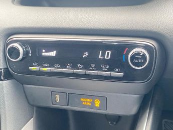 TOYOTA YARIS 1.5 Vvt-H Design Hatchback 5Dr Petrol Hybrid E-Cvt Euro 6 (S/S) 