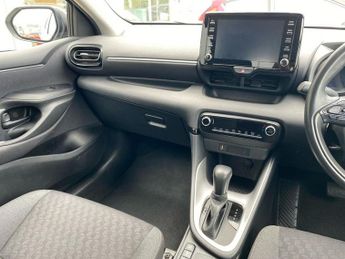 TOYOTA YARIS 1.5 Vvt-H Design Hatchback 5Dr Petrol Hybrid E-Cvt Euro 6 (S/S) 