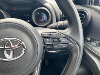 TOYOTA YARIS 1.5 Vvt-H Design Hatchback 5Dr Petrol Hybrid E-Cvt Euro 6 (S/S) 