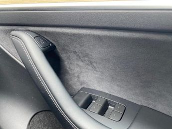 TESLA MODEL Y (Dual Motor) Long Range Suv 5Dr Electric Auto 4Wde (384 Bhp)