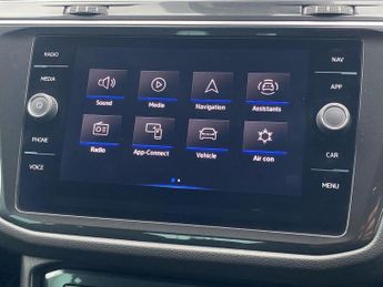 VOLKSWAGEN TIGUAN 2.0 Tdi R-Line Edition Suv 5Dr Diesel Dsg Euro 6 (S/S) (150 Ps)