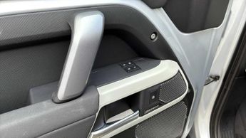 LAND ROVER DEFENDER 3.0 D250 X-Dynamic Se 90 3Dr Auto
