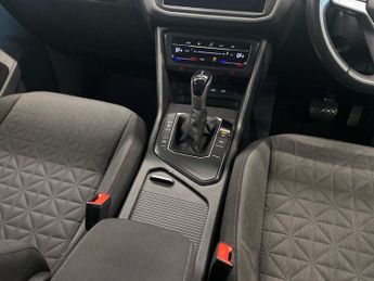 VOLKSWAGEN TIGUAN 1.5 Tsi Life Suv 5Dr Petrol Dsg Euro 6 (S/S) (150 Ps)
