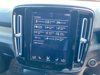 VOLVO XC40 2.0 B5P R Design Pro 5Dr Awd Auto