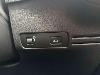 VOLVO XC40 1.5 T3 [163] R Design 5Dr Geartronic