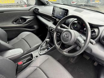 TOYOTA YARIS 1.5 Hybrid Dynamic 5Dr Cvt