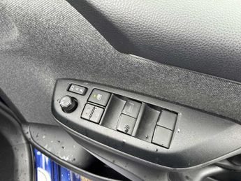 TOYOTA YARIS 1.5 Hybrid Dynamic 5Dr Cvt