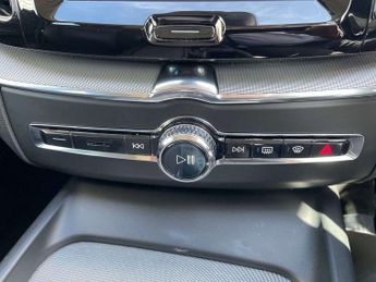VOLVO XC60 2.0 B5P Core 5Dr Awd Geartronic