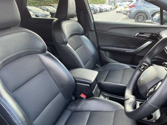 MG MOTOR UK MG4 150Kw Trophy Ev Long Range 64Kwh 5Dr Auto