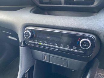 TOYOTA YARIS 1.5 Hybrid Dynamic 5Dr Cvt