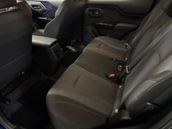 TOYOTA URBAN CRUISER 61Kwh Design Suv 5Dr Electric Auto (174 Ps)