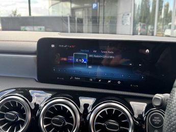 MERCEDES-BENZ CLA Cla 200 Amg Line Executive 4Dr Tip Auto