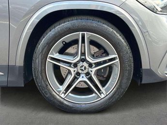 MERCEDES-BENZ GLA Gla 200 Amg Line Executive 5Dr Auto