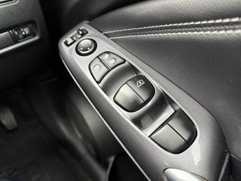 NISSAN JUKE 1.6 Hybrid N-Connecta 5Dr Auto