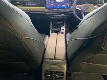VOLKSWAGEN PASSAT 1.5 Tsi Ehybrid 19.7Kwh Black Edition Estate 5Dr Petrol Plug-In 