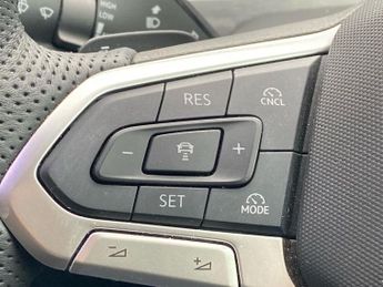 VOLKSWAGEN PASSAT 1.5 Tsi Ehybrid 19.7Kwh Black Edition Estate 5Dr Petrol Plug-In 