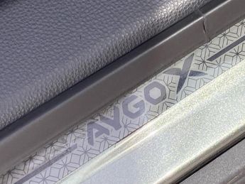 TOYOTA AYGO X 1.0 Vvt-I Exclusive 5Dr Auto [Canvas]