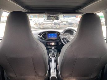TOYOTA AYGO X 1.0 Vvt-I Exclusive 5Dr Auto [Canvas]