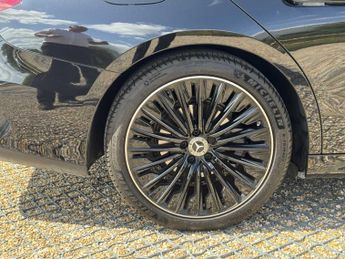 MERCEDES-BENZ E CLASS E300E Urban Edition 4Dr 9G-Tronic